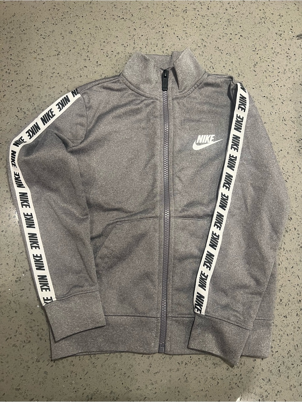 Nike Kids Gray Logo Track Jacket & Joggers Set size 5 - Picture 3 of 14